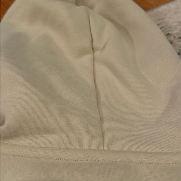 Men’s Puma Cream Hoodie Sweater- size small - Picture 9 of 9